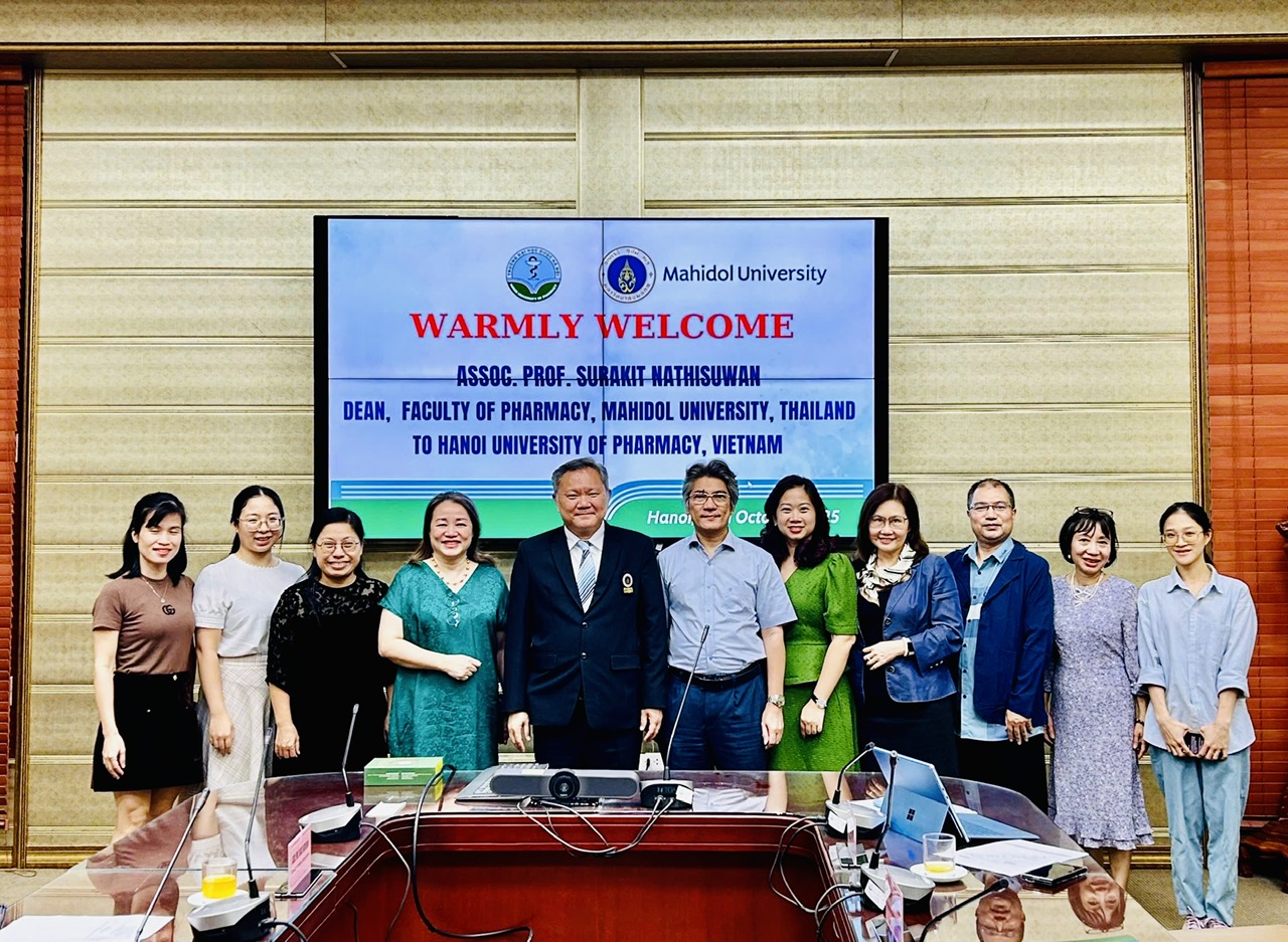 Trường Đại học Dược Hà Nội tiếp đón GS.TS. Surakit Nathisuwan – Trưởng Khoa Dược, Đại học Mahidol (Thái Lan)